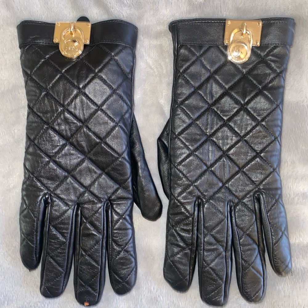 MICHAEL KORS All Black Quilted Leather Gloves